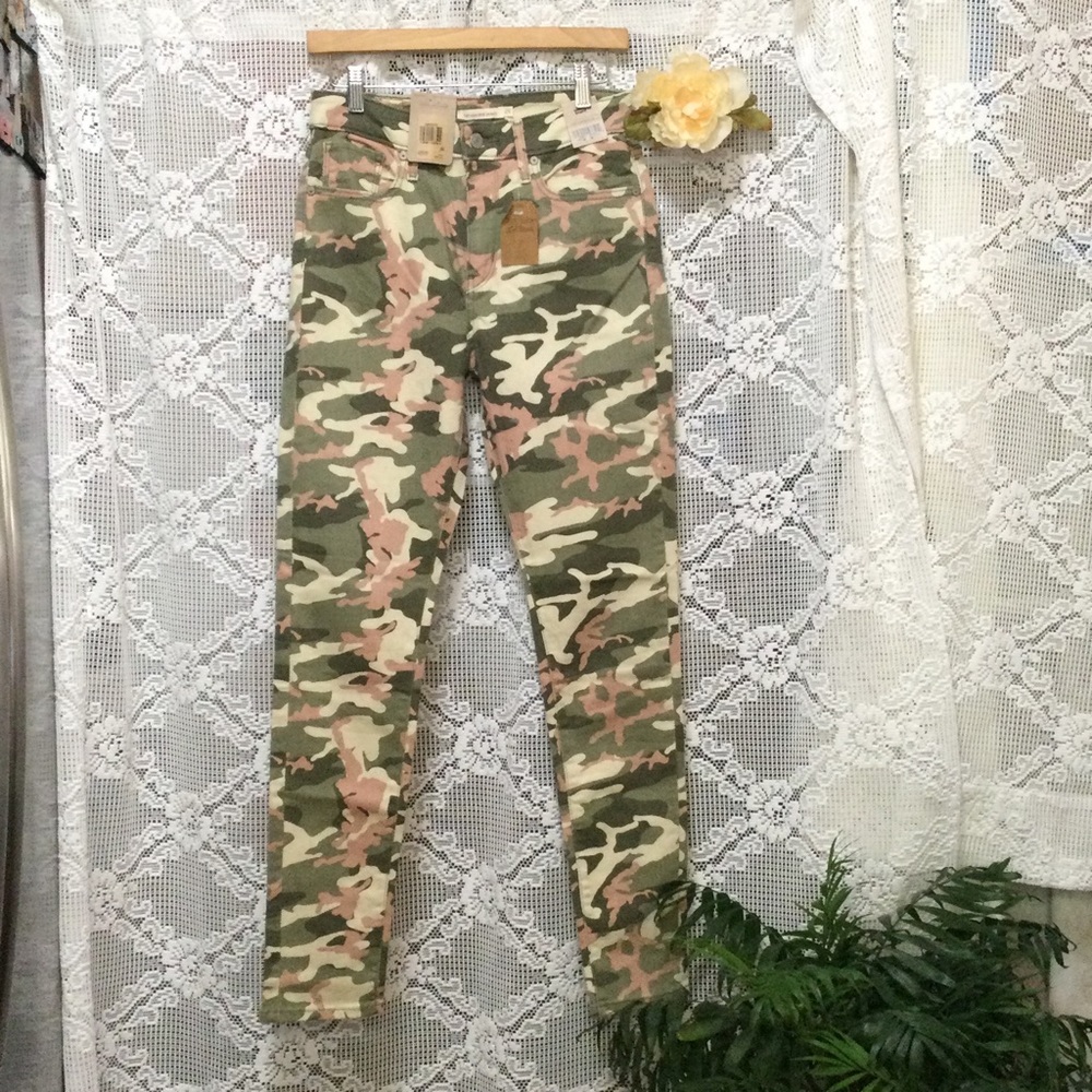 Levi’s Women Jeans 721 High Rise Skinny Camo Size 29